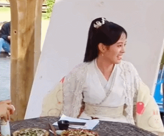 除了性别都是“假”的？仙女人设已过时，鞠婧祎为啥还死守不放？