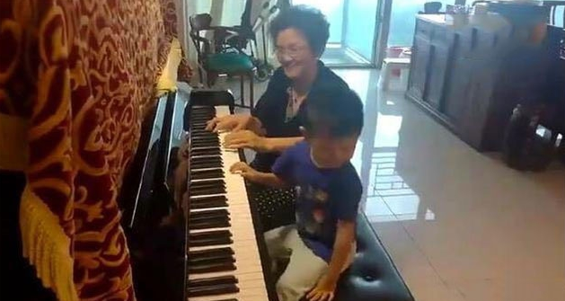 潘长江的豪宅曝光，住着这么大的家，六十多岁依然童心未泯