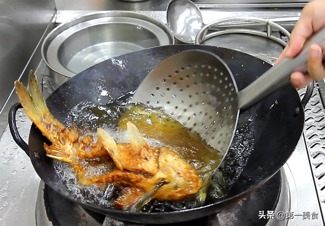 图片[8]-【红烧鱼】做法步骤图 鲜嫩多汁 外皮酥-起舞食谱网