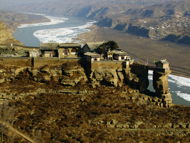 中国8个建在悬崖绝壁上寺庙，精彩绝伦，你去过哪个