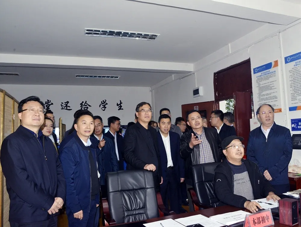 郭亨孝一行莅临达州中学调研指导工作