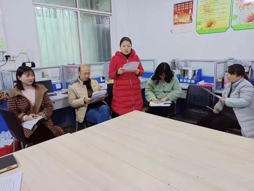 ����У԰����Ц������ÿ���ʮһС�ٰ캮�ٶ��齻����