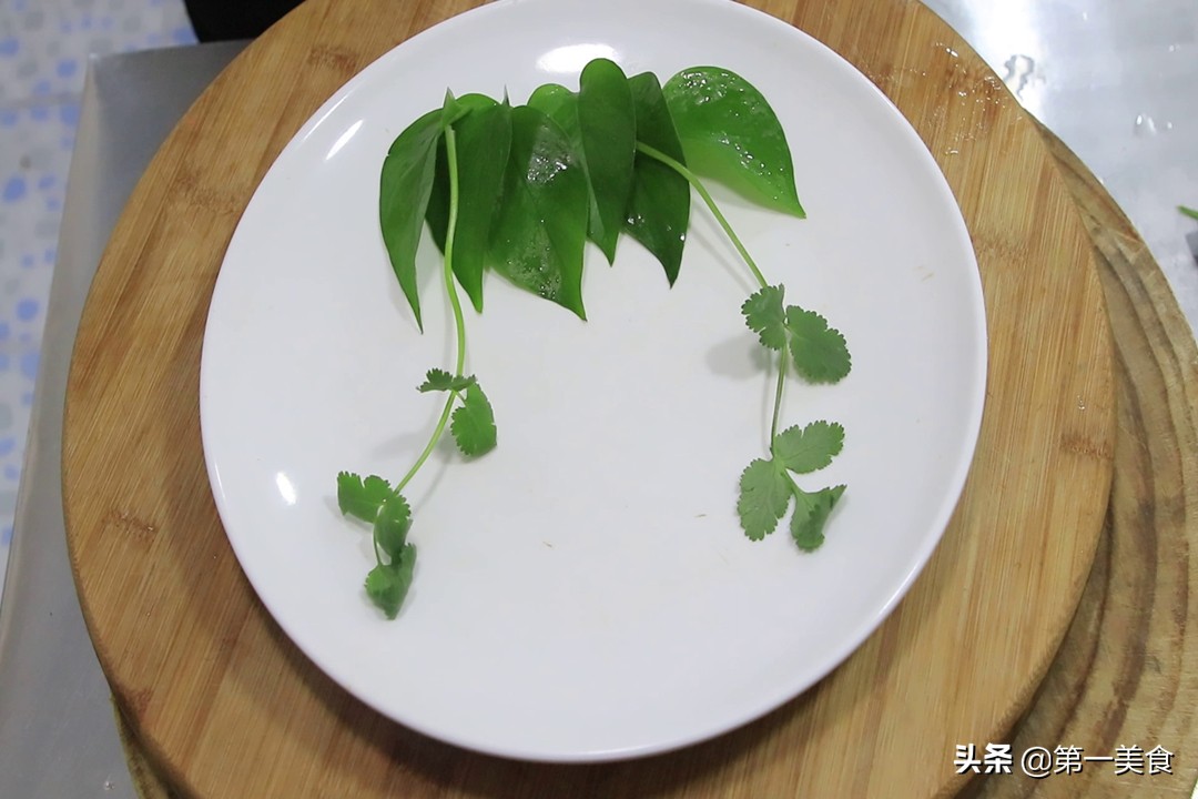 图片[6]-菊花杏鲍菇做法步骤图 杏鲍菇这样做好吃又好看！过年用它待客-起舞食谱网