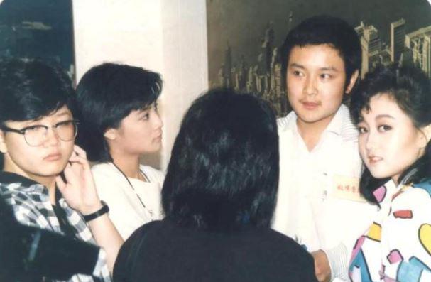 23岁爆红，娶18岁初恋，28岁儿子夭折，欧阳奋强如今怎样了？