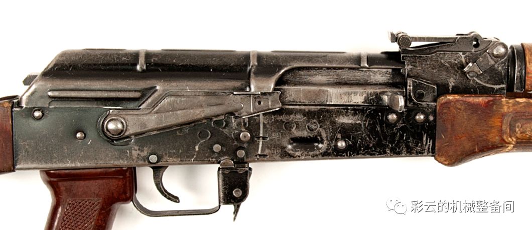 为什么AK-47退役得早？因为AKM更好啊