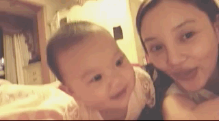 李小璐母親節曬母女視頻，各種風格切換，甜馨身高直逼媽媽肩膀