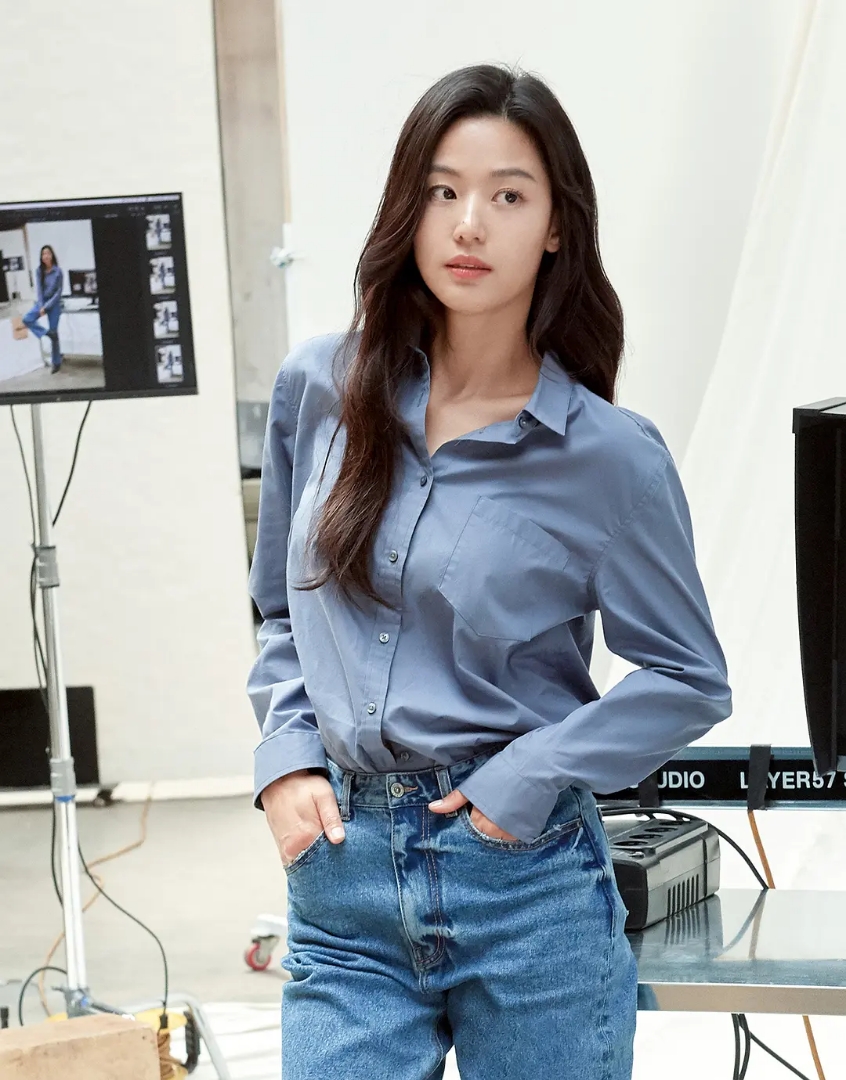 40岁全智贤近照曝光！休闲服穿出高级感，状态绝