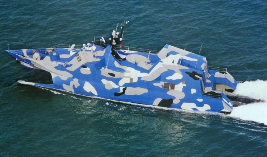 022导弹艇刚驱逐菲船，美航母就逼近黄岩岛，想对中国不轨？