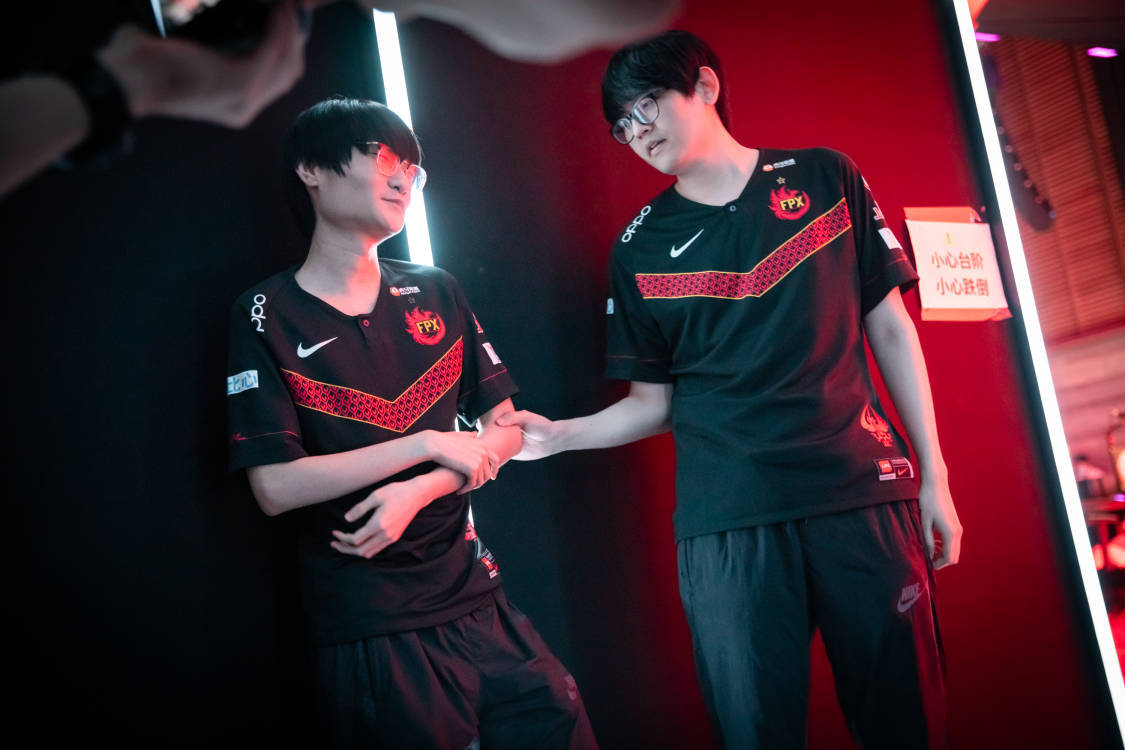 LOL：Doinb混子中单引热议，粉丝：不想赢的表现
