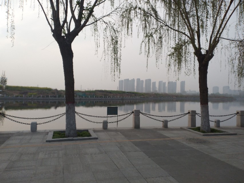 郑州郊区公园，依湖而建，河流直穿公园，适合野钓，野炊，免门票