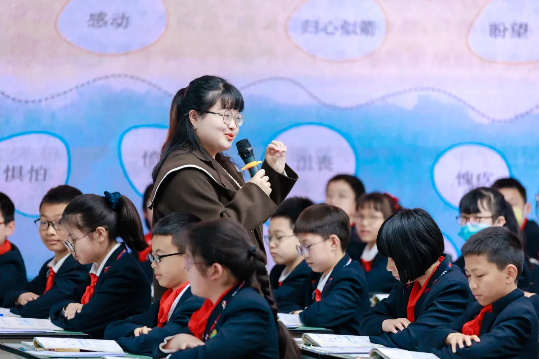 四川天府新区小学语文高段习作教学专题教研活动在籍田小学举行