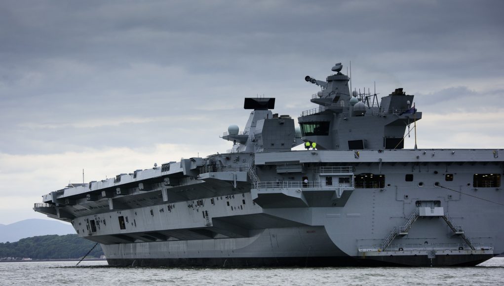 害怕挨打，英国未战先怂？航母还没到南海，英媒就担心会被击沉