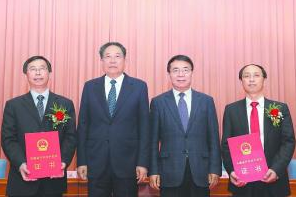 他放弃国外优越条件归国，攻克核技术领域瓶颈