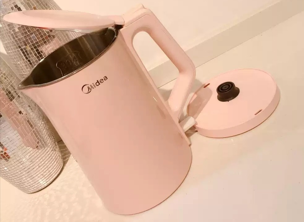 Why are the electric kettles used by every household in China banned in foreign countries?Wake