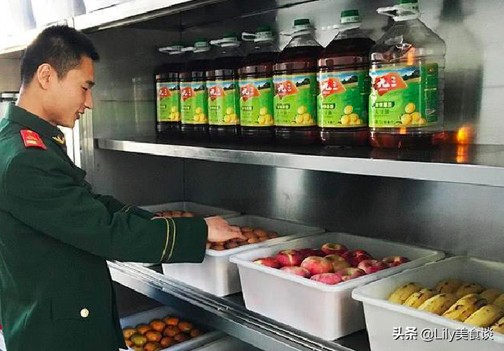 部队食堂到底多整齐？大蒜就忍了，土豆丝实在没忍住，反手就是赞