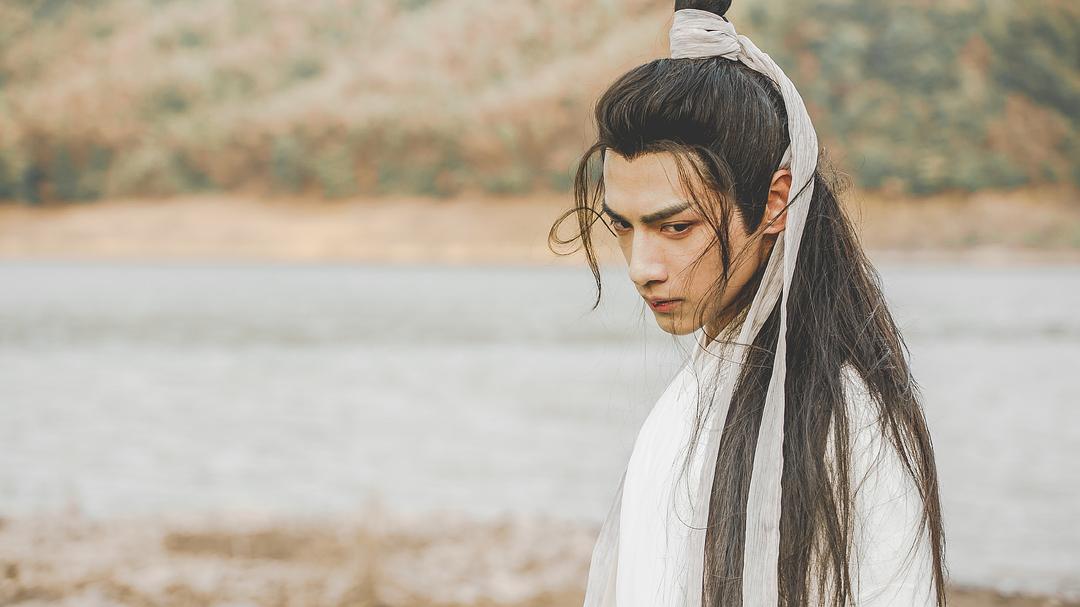 罗云熙能否凭《月上重火》成为顶流？被指脸上粉太多，武侠味不足