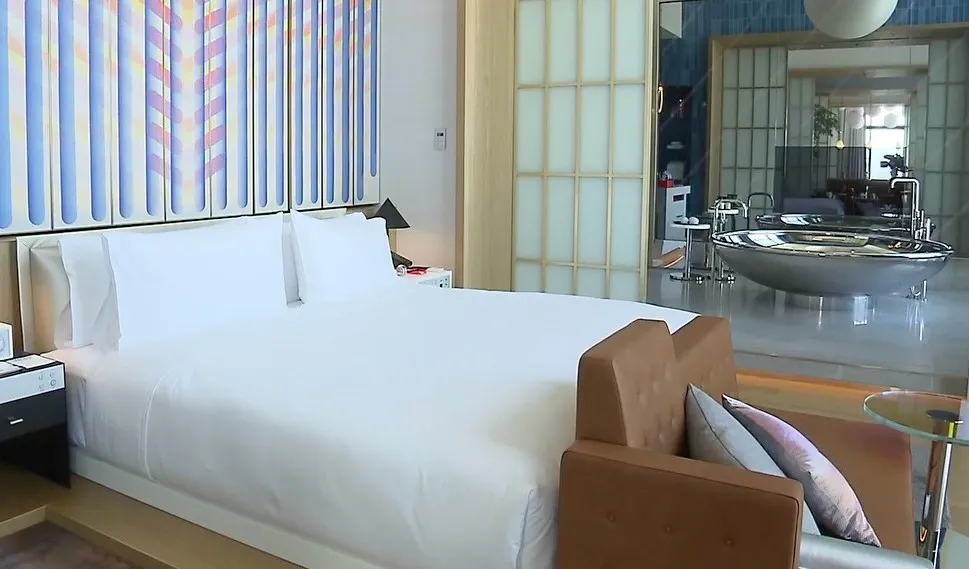 安藤忠雄设计日本首家 W 酒店正式开幕，极简外表下的酷炫内饰