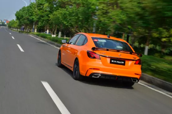 “斜杠青年”多面手 道路试驾第三代MG6 pro