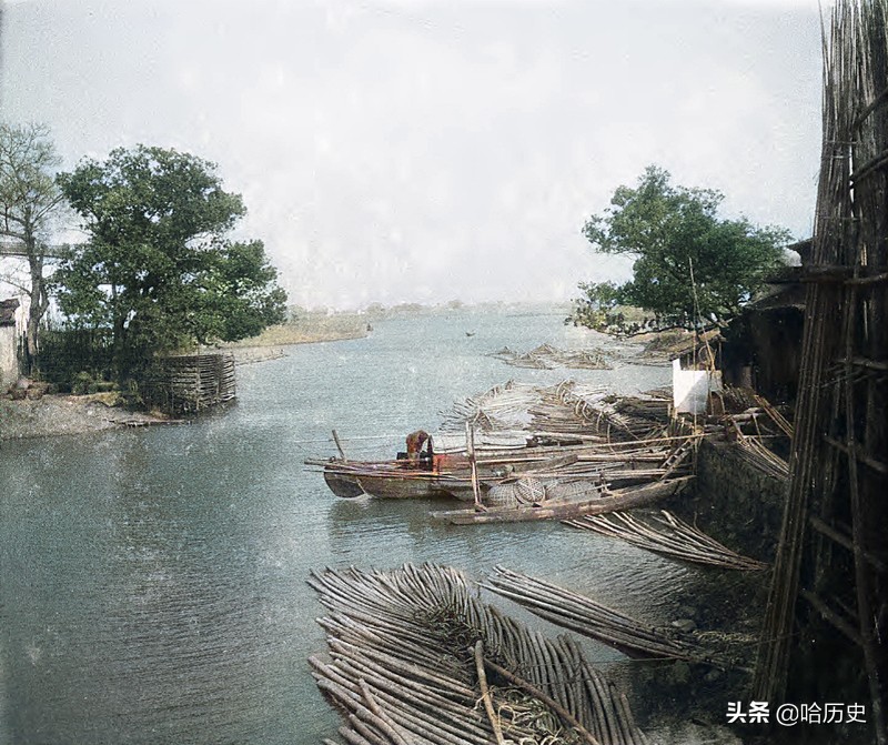 老照片：1930年代杭州塘栖古镇，人在河上住，船在门前游