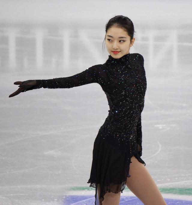 中国花样滑冰女神李子君：颜值与实力并存，为何22岁选择退役？