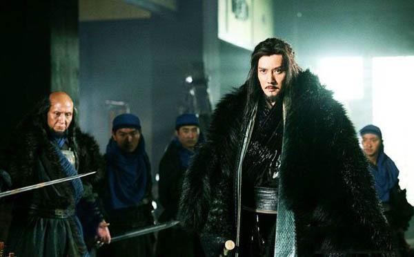 开国中将回乡探亲，住一晚扭头就走，亲友愤怒，30年后才知实情