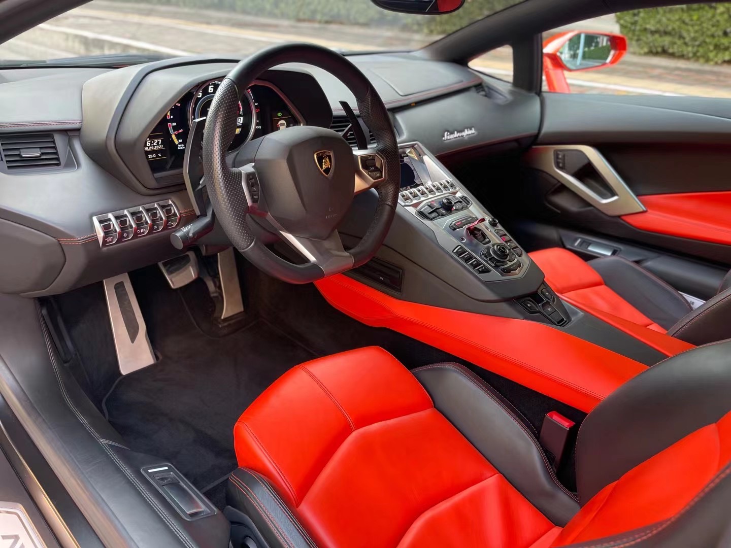 9秒 发动机启停 底盘升降 电动座椅 双色真皮内饰 座椅加热 倒车影像