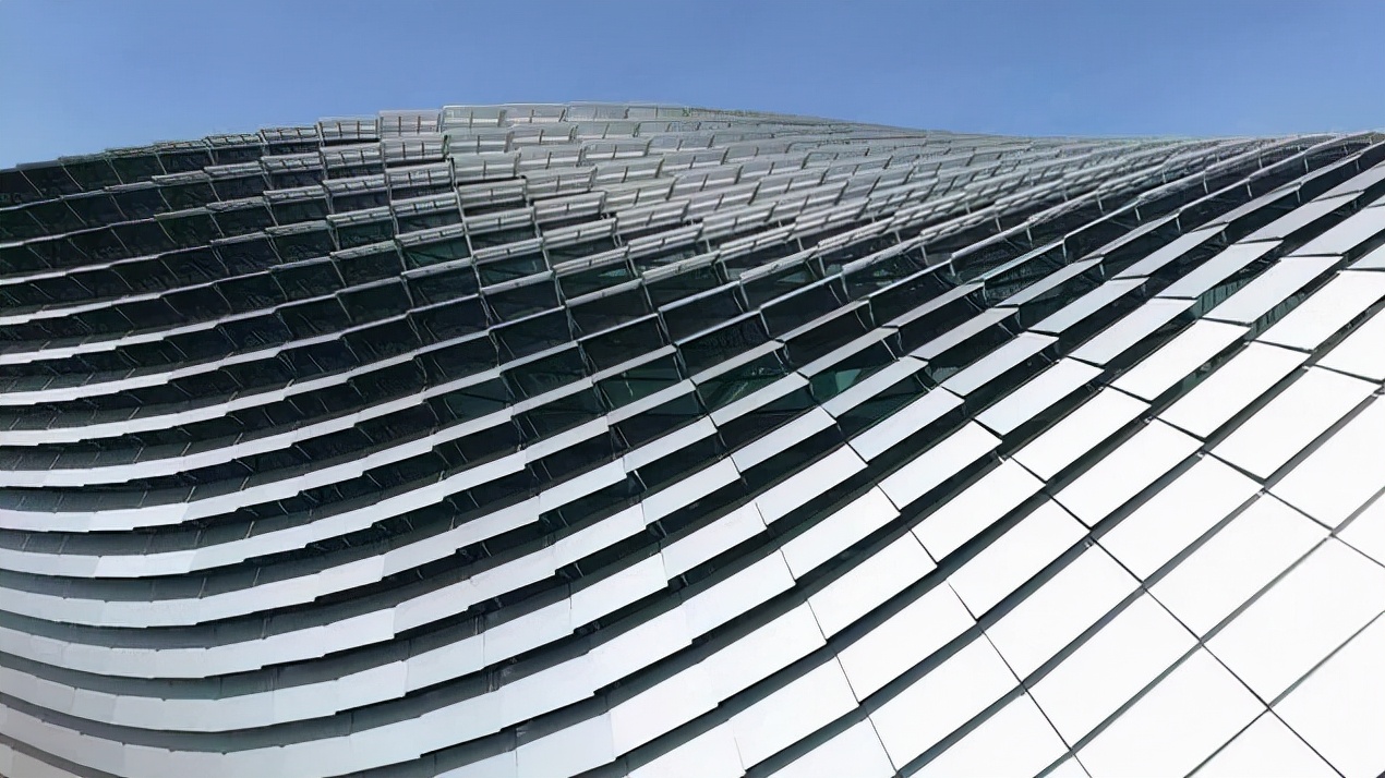 What are the classification of curtain walls and their cost structure