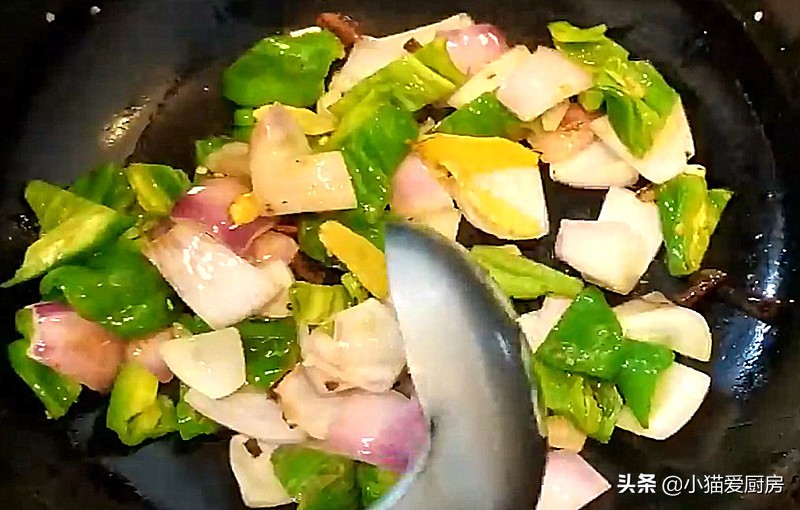 图片[5]-土豆不要炒 也不要炖 看看这道土豆的做法 味道香酥 好吃的很-起舞食谱网