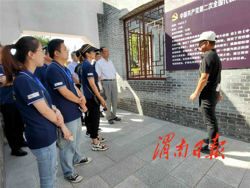 “紅色”旅游助發(fā)展 初心園里話“初心” 第四屆“讓世界傾聽陜西聲音”主題采訪團參觀合陽縣初心公園