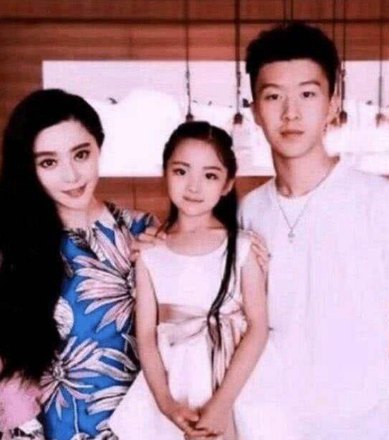 还记得范冰冰的堂妹吗？小小年纪，颜值气场不输堂姐范冰冰