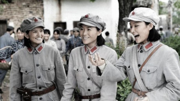 湖北一农妇去世，孙女收拾遗物时发现半本日记，才知奶奶大有来头