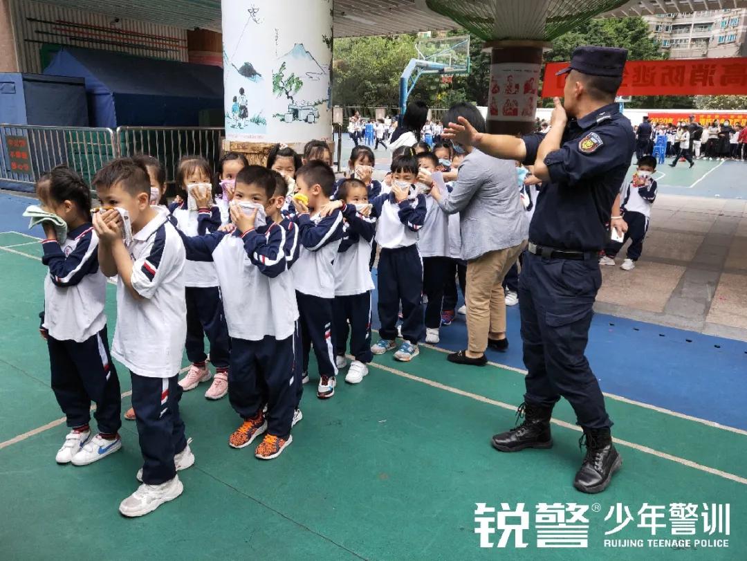 与安全同行，走进天河区第一实验小学开展消防安全教育活动