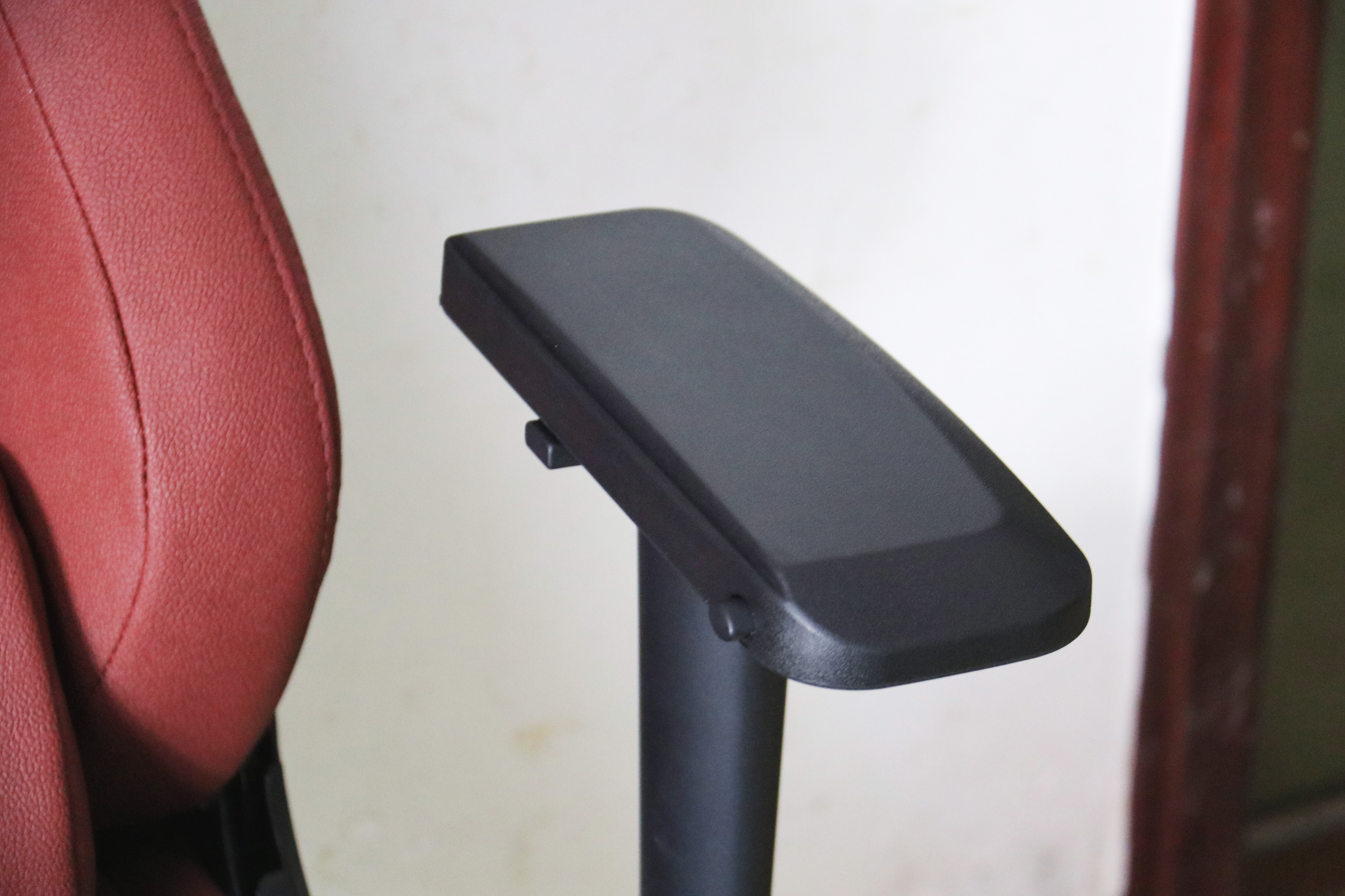 玩的不仅是游戏，午间小憩也适合：安德斯特赤焰王座电竞椅实测