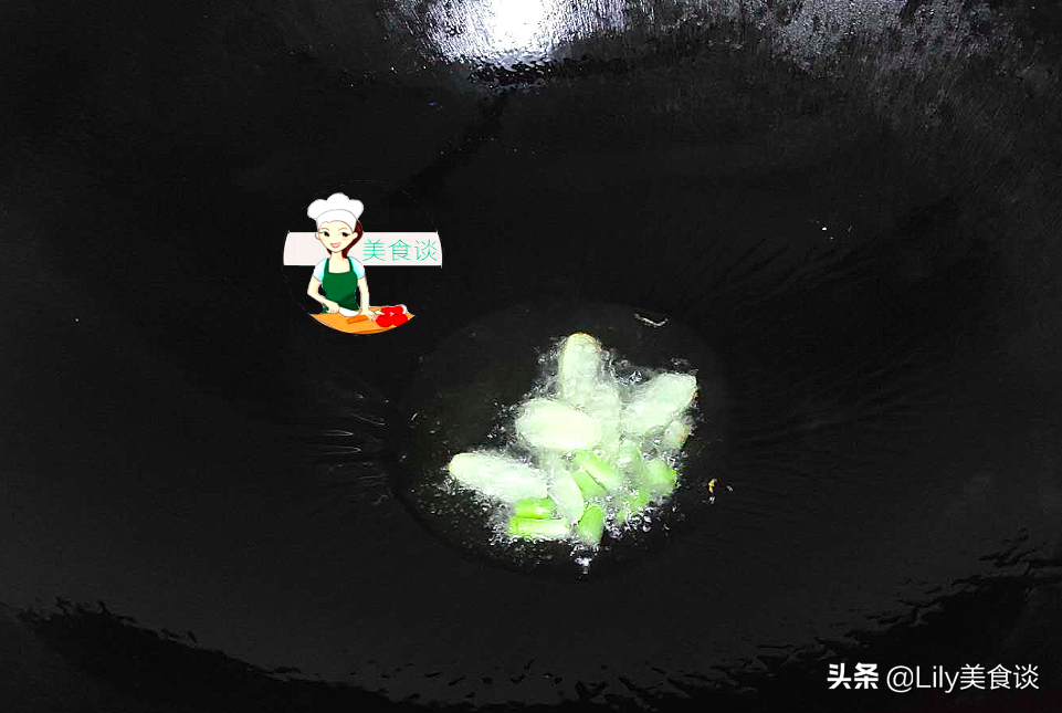 这三样素菜是绝配，一香一鲜一脆，简单一炒特美味，不放肉也很香
