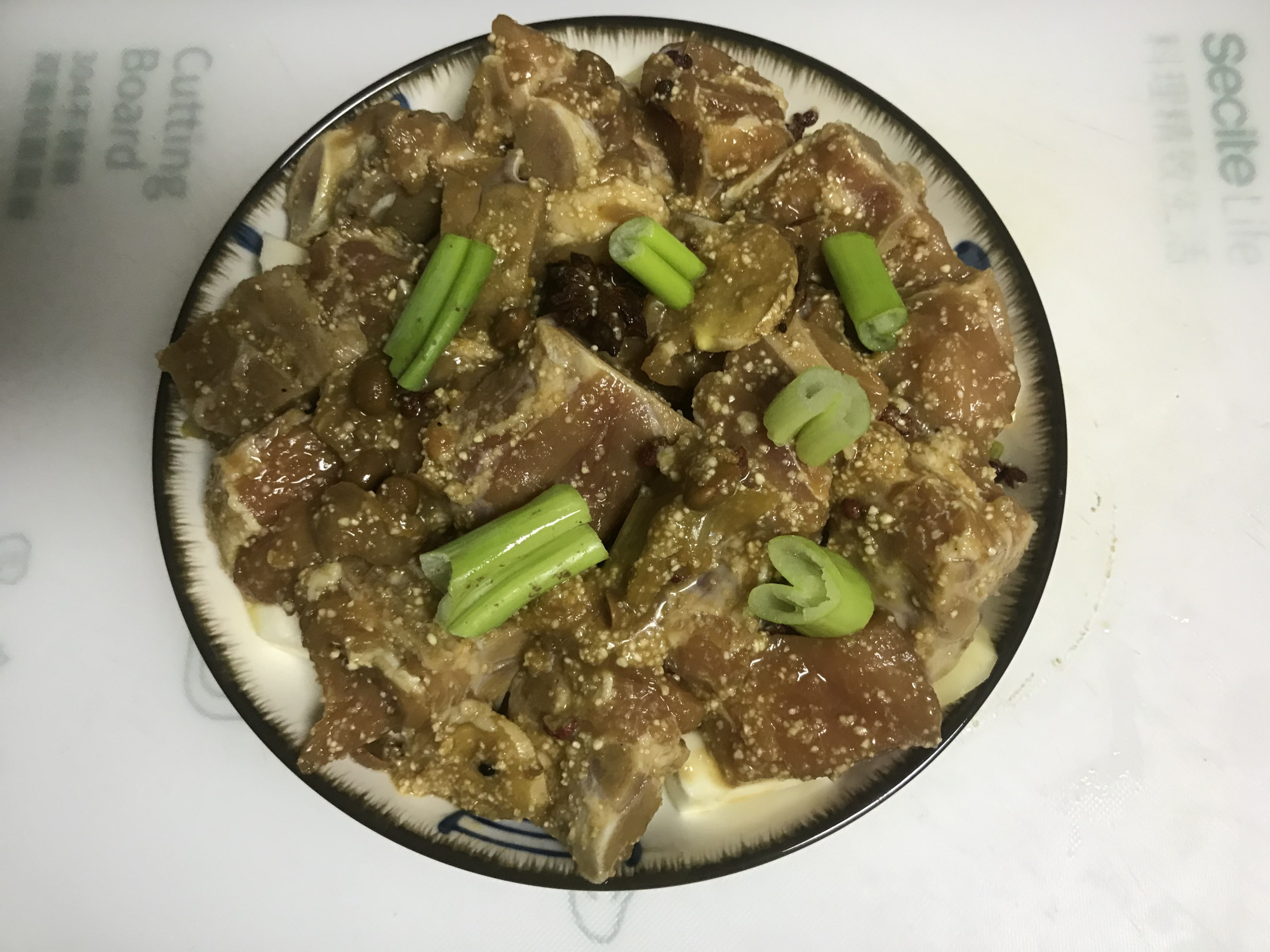 蒸排骨，先焯水是错的，只需多加1步，肉质滑嫩多汁，好吃不上火