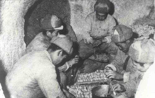 志願軍在朝鮮構築“萬里長城”，從此告別雪水炒麵，吃油條喝豆漿