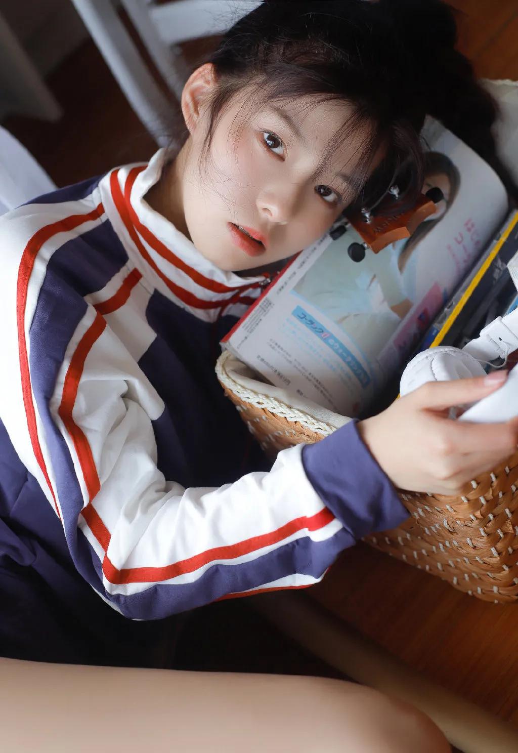 明星美女：運動服美女長腿制服寫真