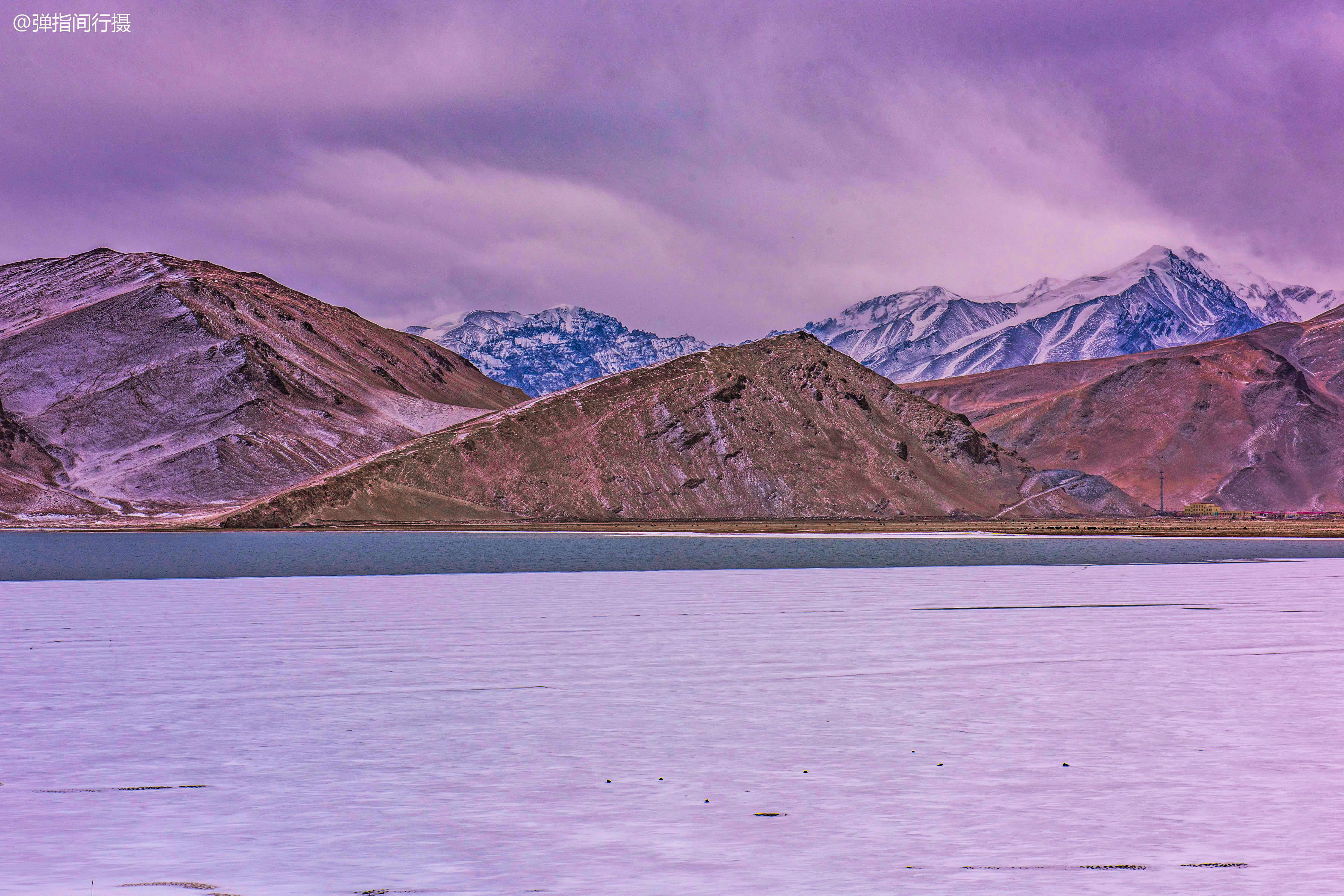 新疆神秘"变色湖",位于帕米尔高原之上,湖水常年变换不同颜色