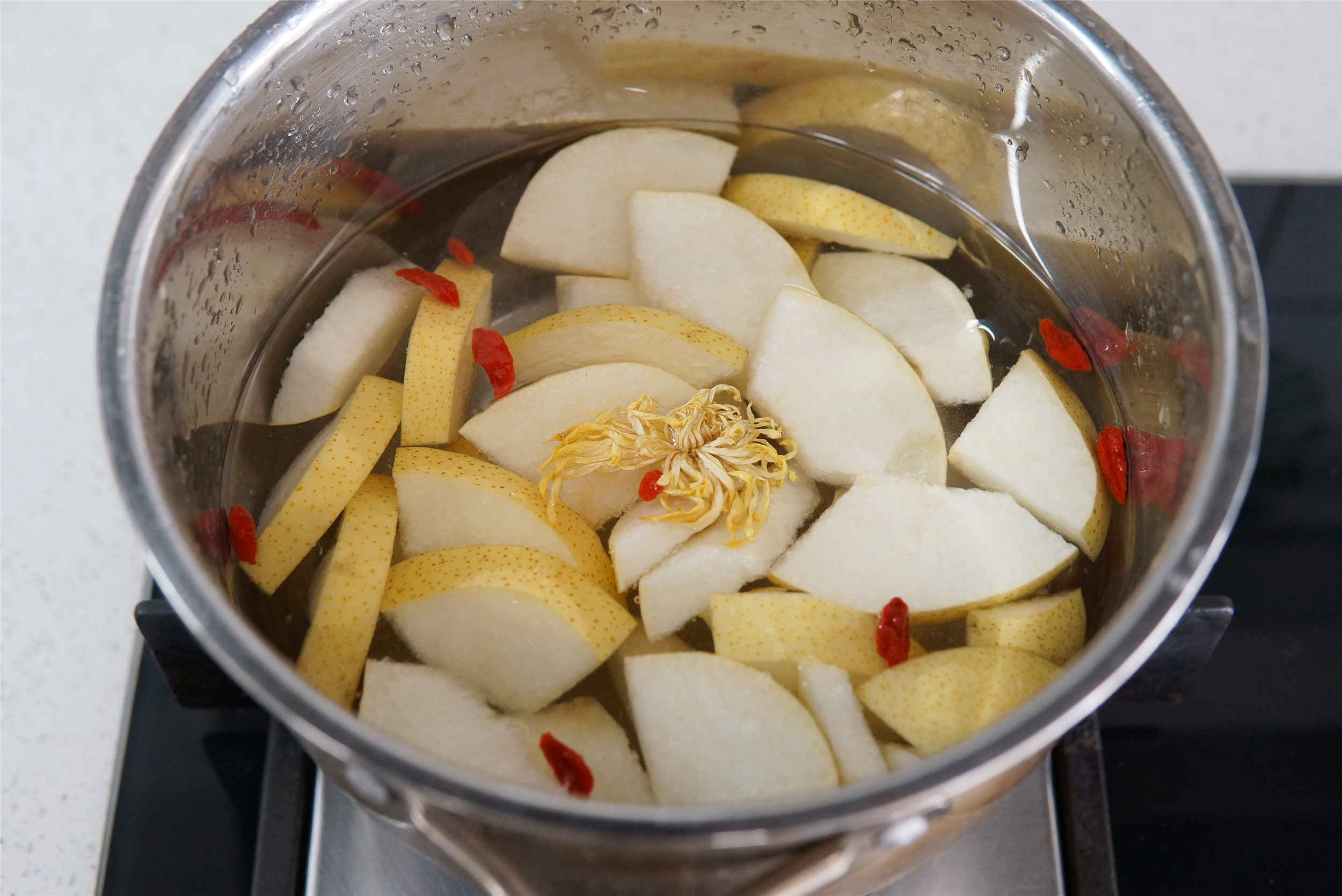 1个鸭梨1包奶，教你做“梨撞奶”，冻一冻，解暑冰爽好喝到飞起