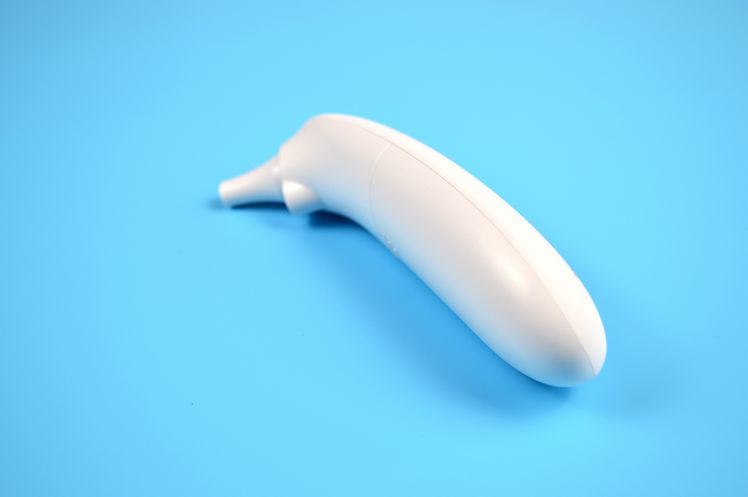 关爱孩子健康，发烧要准确测量体温，体验凡米耳温枪白瓷版