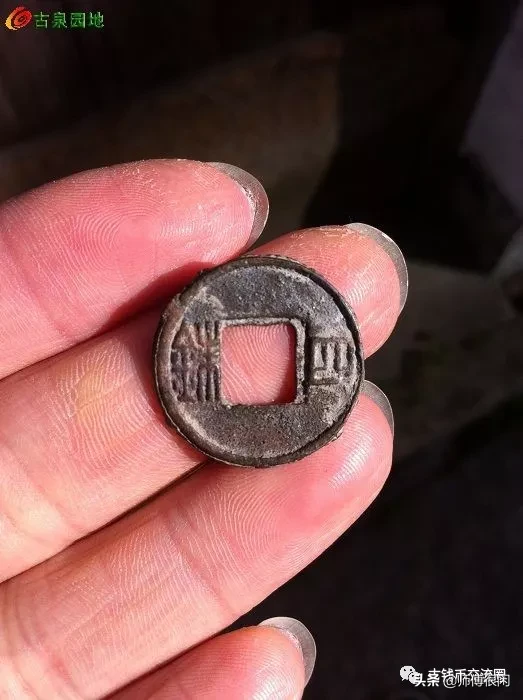 混乱的南北朝都发过什么钱币?南朝版(附市场价)