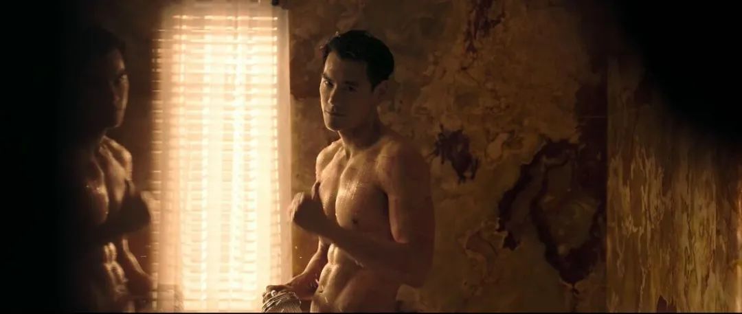 “裸露”成风，中国男明星的衣服，也该一件一