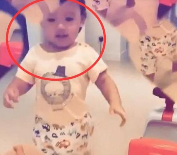 有种“羡慕”叫张柏芝的基因，小儿子颜值超过