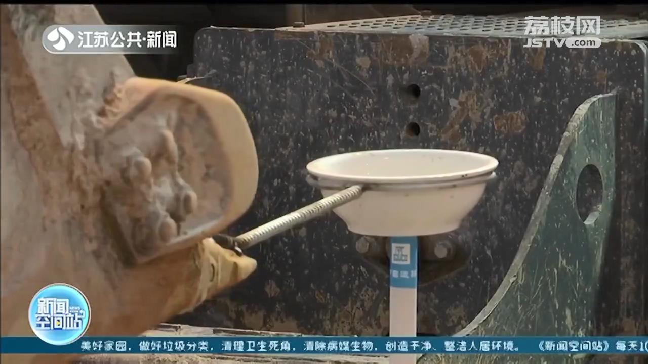 挖掘机写书法、立碗、开啤酒瓶…挖掘机技术这家最强