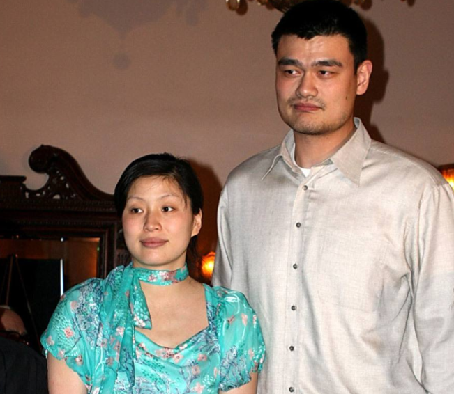 Yao Ming's Spring Festival trip attracted the crowd, 10-year-old Yao ...