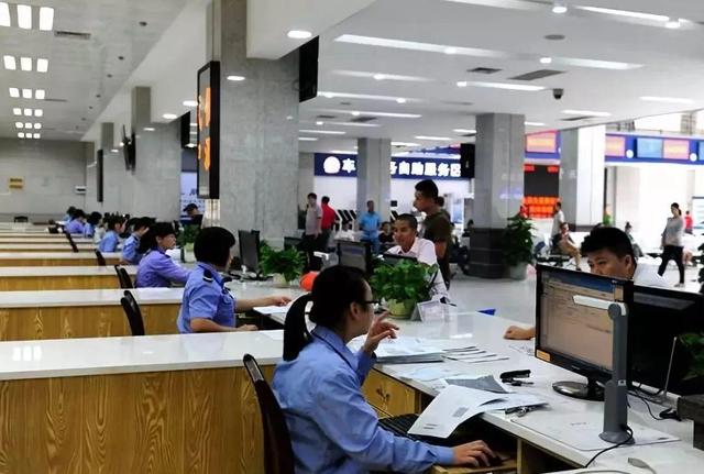 驾驶证有效期满换证，以下几种说法正确