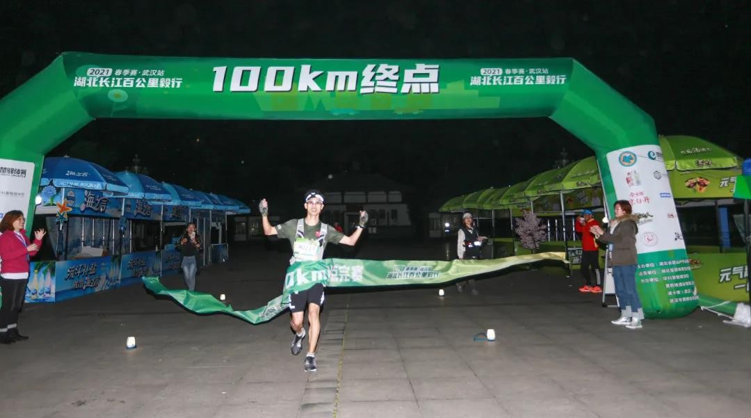 湖北长江百公里毅行武汉落幕 近4000名毅行者为爱徒步