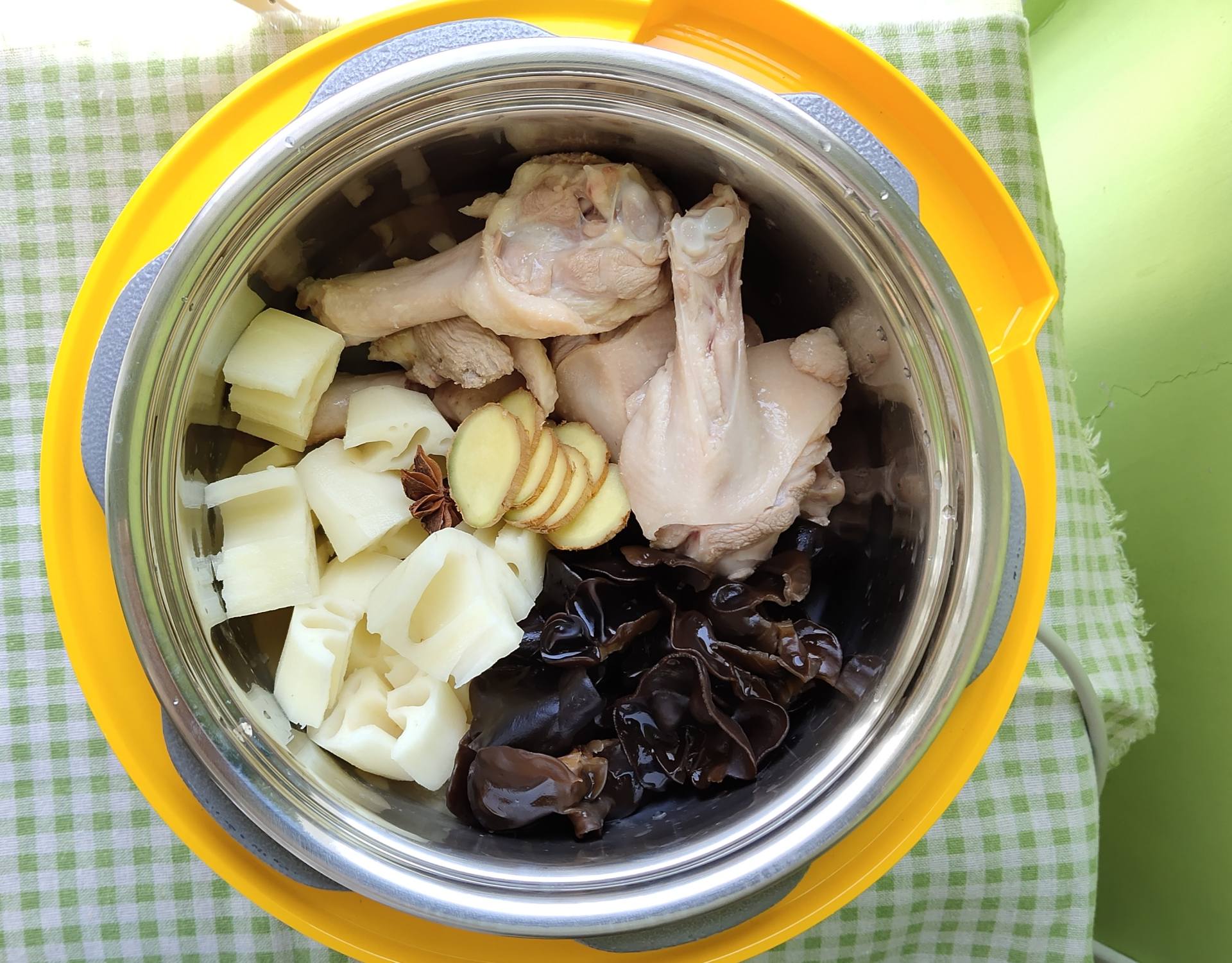 夏季版极简食谱，电饭锅一键转换成电压力锅，减少一半的烹饪时间