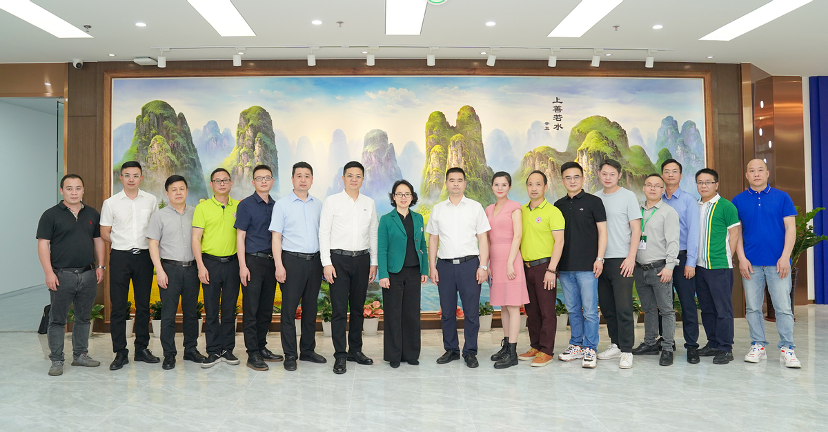 赞！足行健智能按摩鞋，迎来邵阳副市长携招商考察团的参观指导