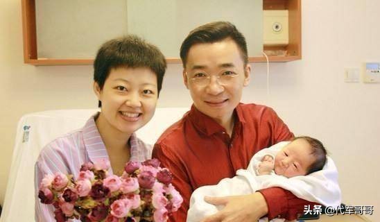 他是李咏的接班人，娶学霸美女同学生一子，如今41岁成人生赢家